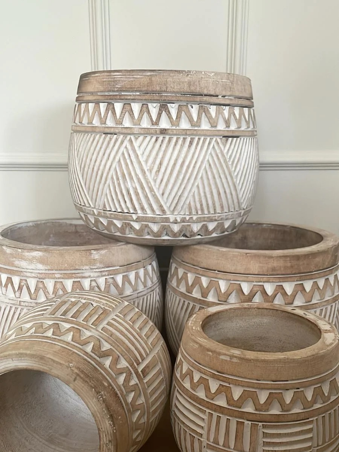 Houten pot carved M